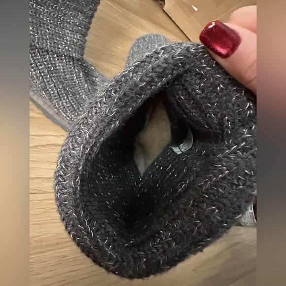 UGG Bailey Button knit grey metallic shimmer size 7 - Picture 14 of 17